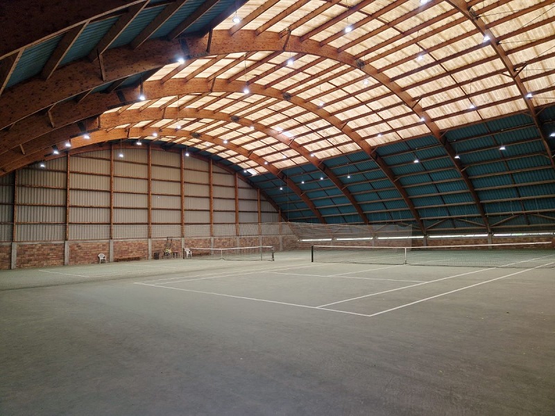 PISTA TENIS CUBIERTA